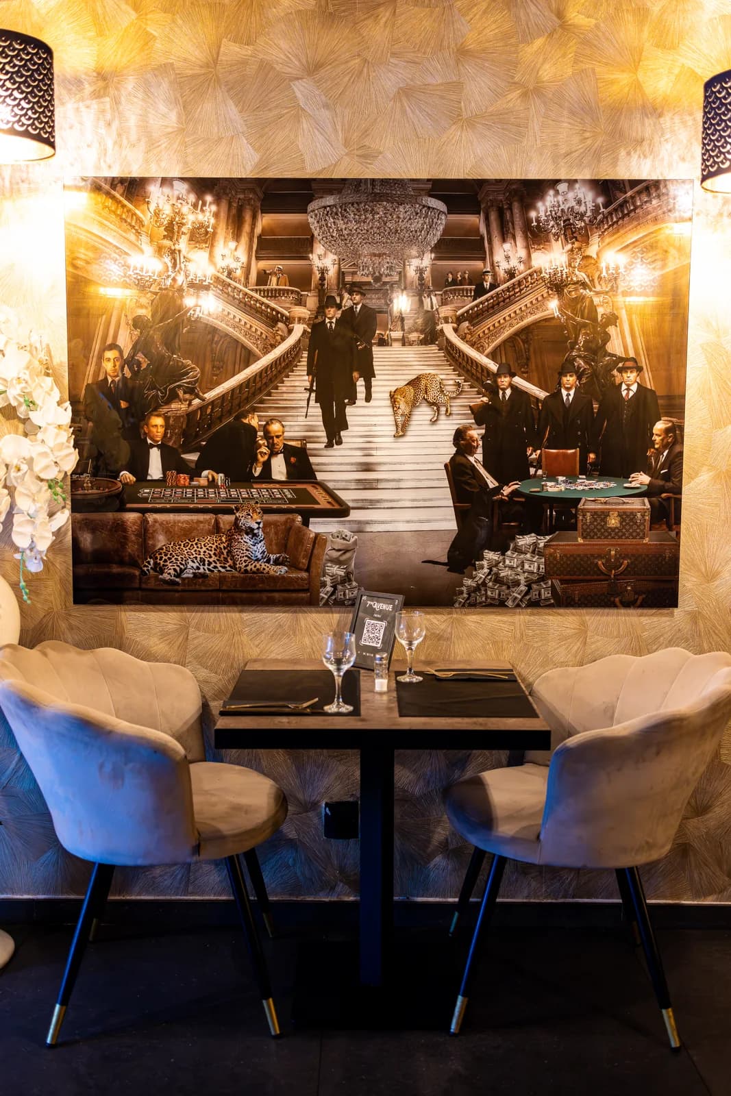 Salle chaleureuse du restaurant 7th Avenue à Laeken